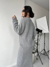 Жіночий теплий костюм зі спідницею сiрого кольору 30419