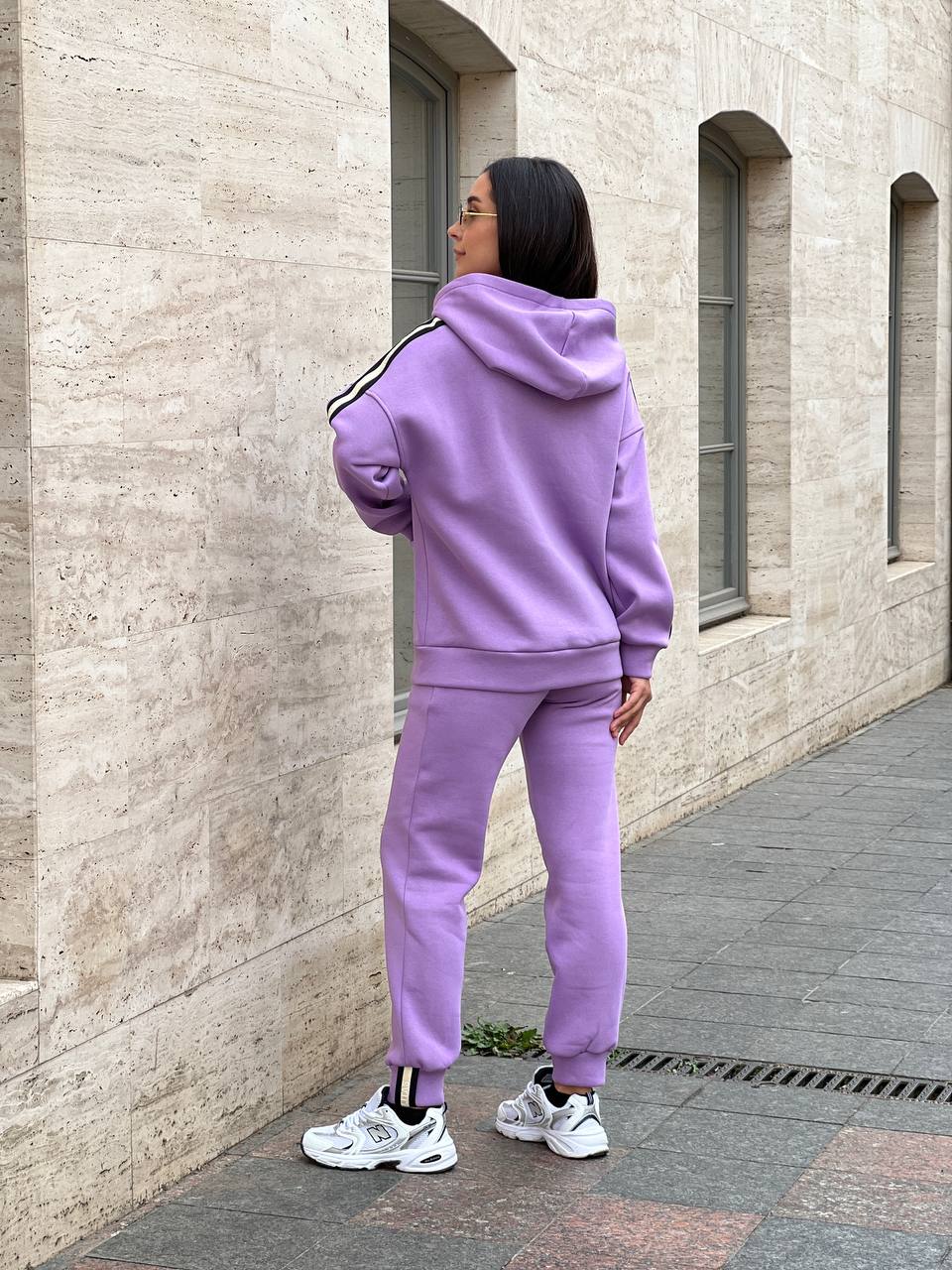 Женский теплый костюм со змейкой лилового цвета 25639