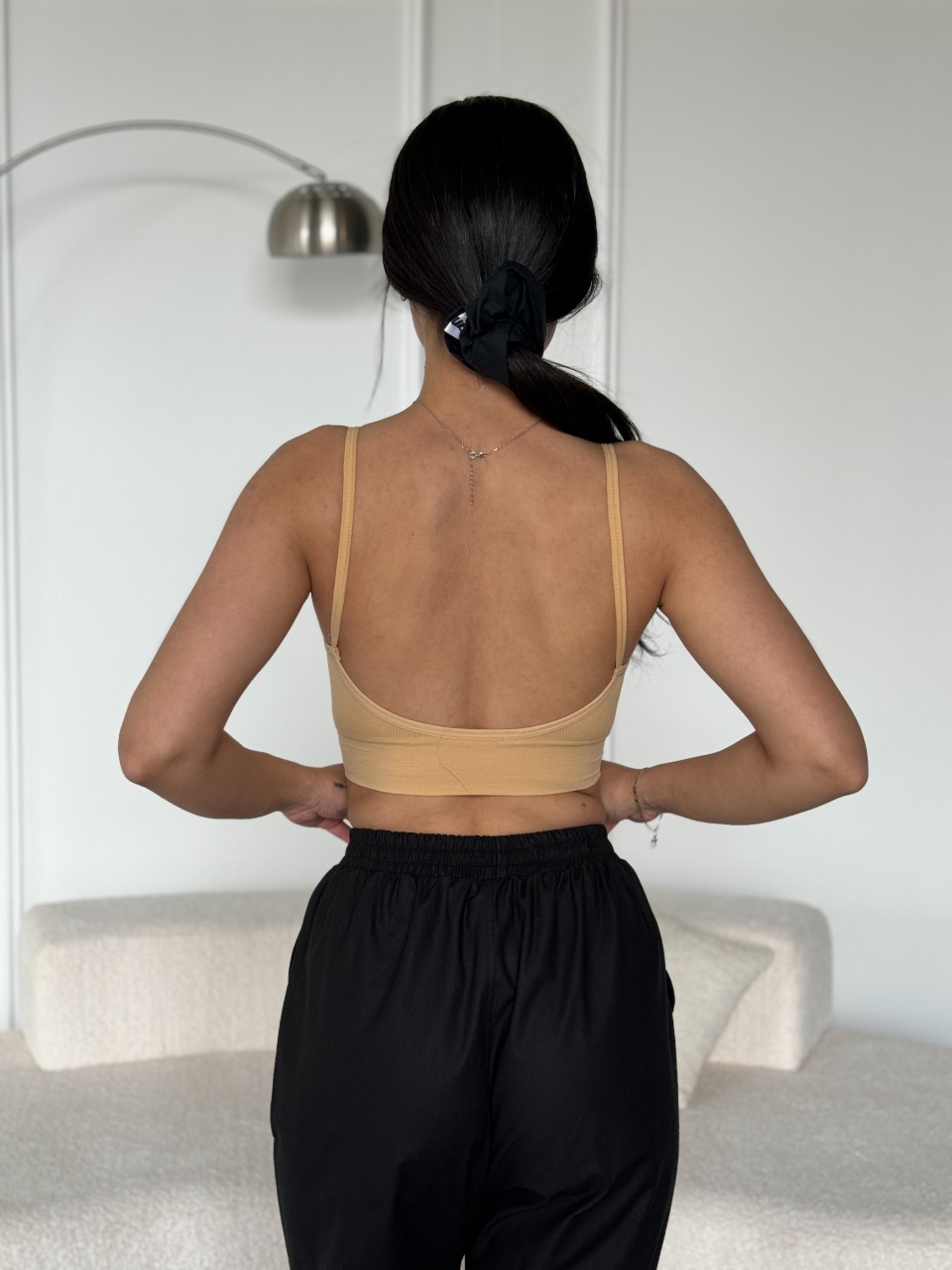 Жіночій топ бежевого кольору 27454