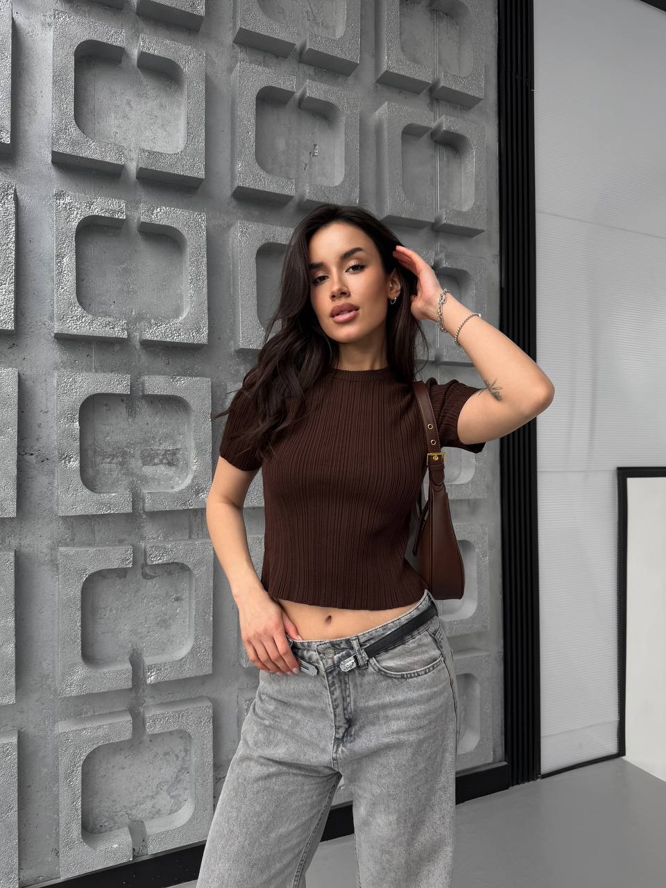 Женский топ коричневого цвета 31638