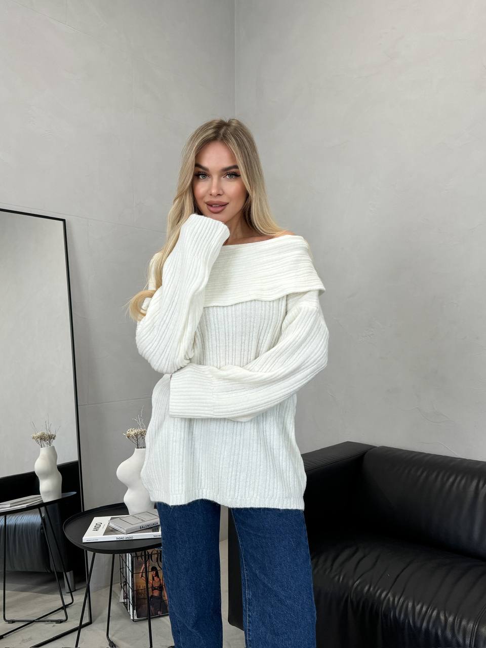 Жіночий подовжений светр-туніка молочного кольору 30471