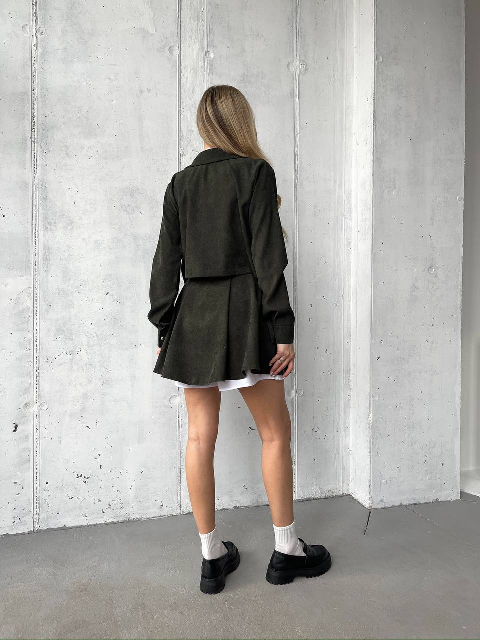 Жіночий вельветовий костюм 2-ка (спідниця-шорти+піджак) кольору хакi 30970