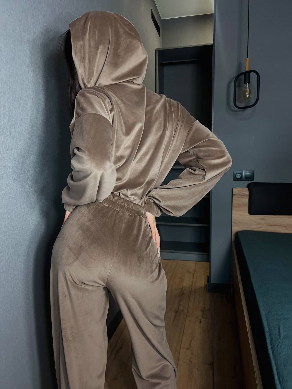 Жіночий велюровий комбінезон кавового кольору 31139