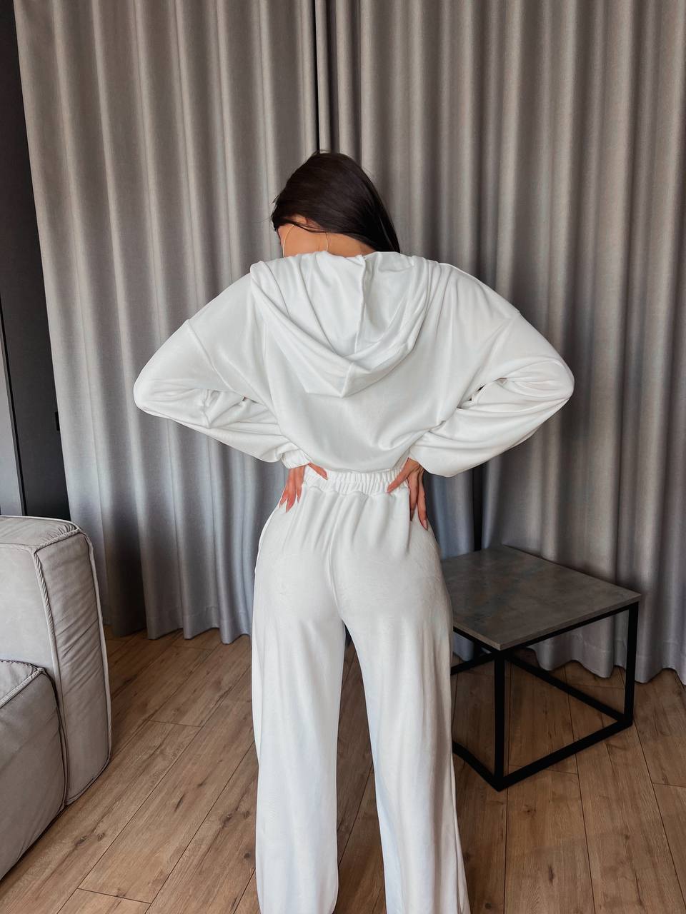 Женский велюровый комбинезон молочного цвета 31140