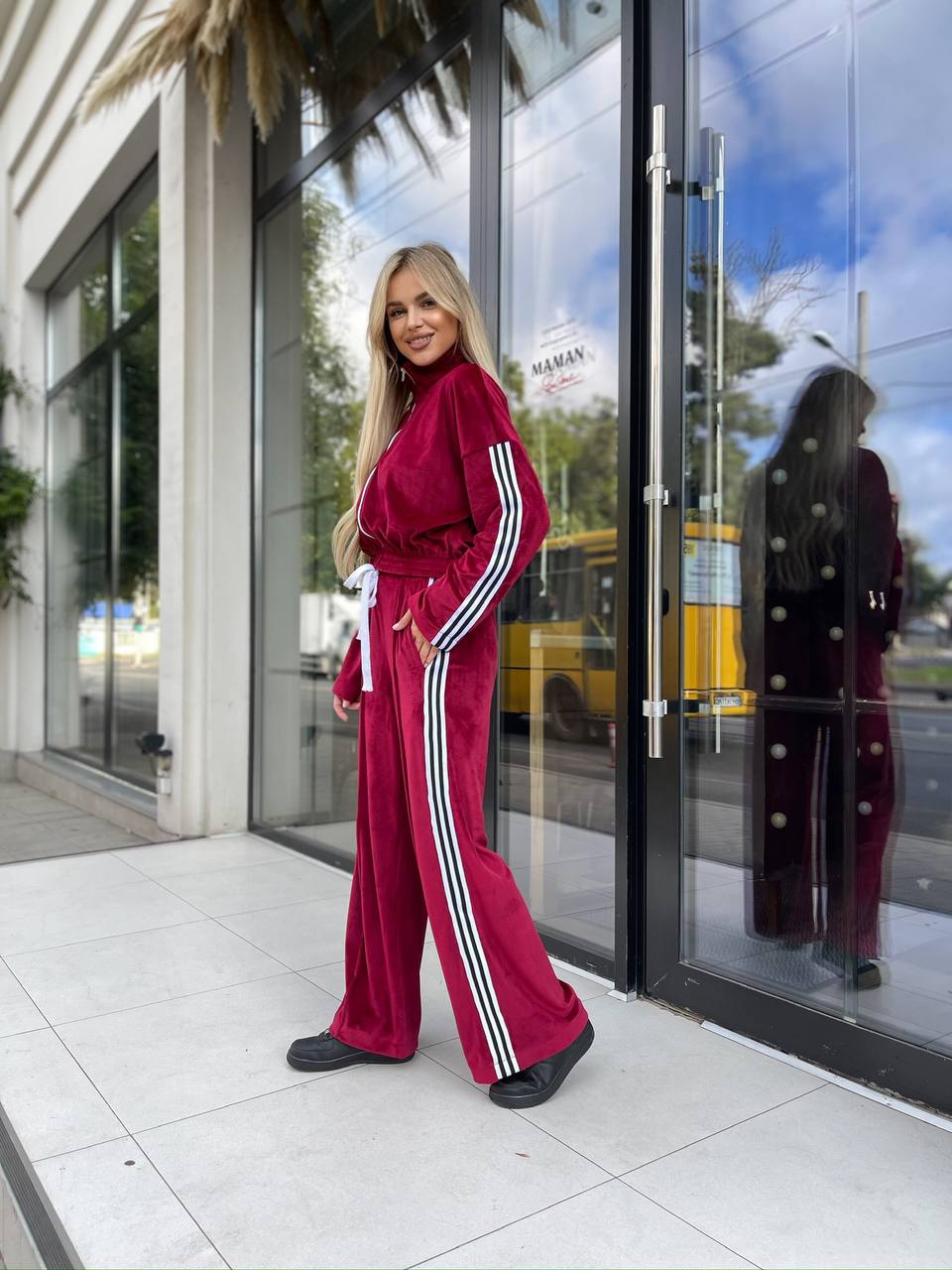 Жіночий велюровий костюм на змійці бордового кольору 30315