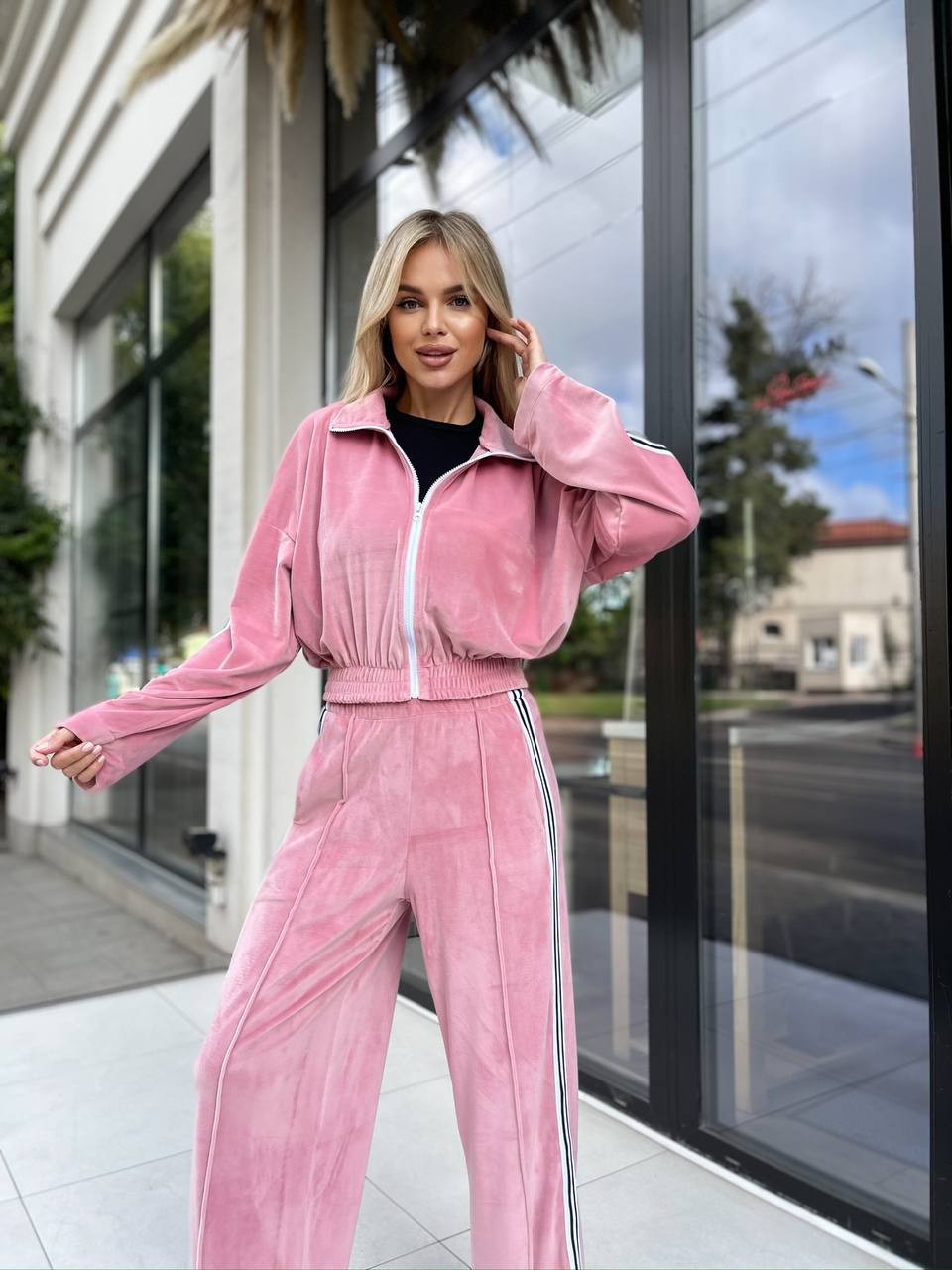 Жіночий велюровий костюм на змійці рожевого кольору 30316
