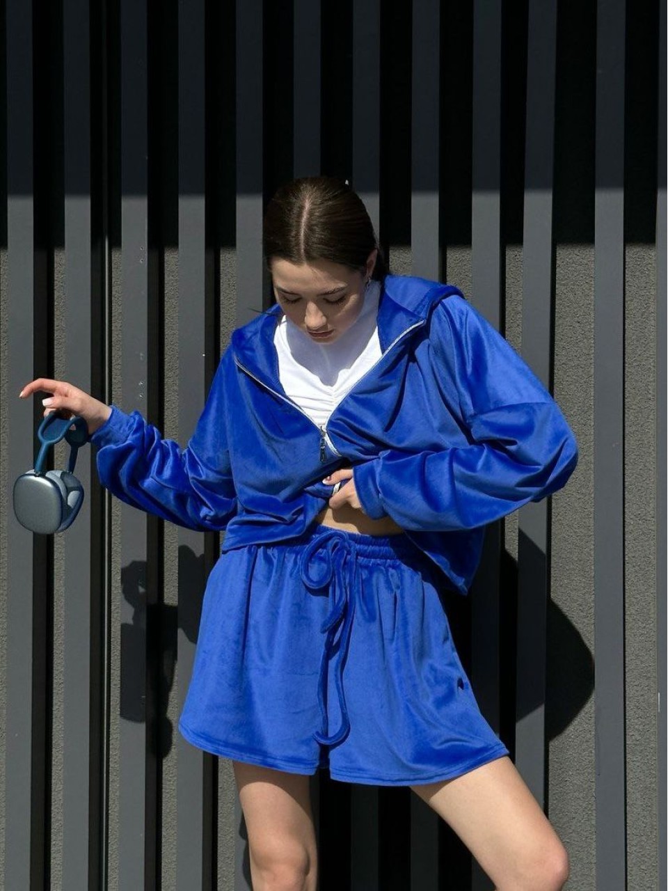 Жіночий велюровий костюм кольору електрик 27465