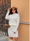 Жіночий в'язаний костюм зі спідницею молочного кольору 30427