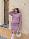 Жіночий в'язаний костюм зі спідницею пудрового кольору 30424