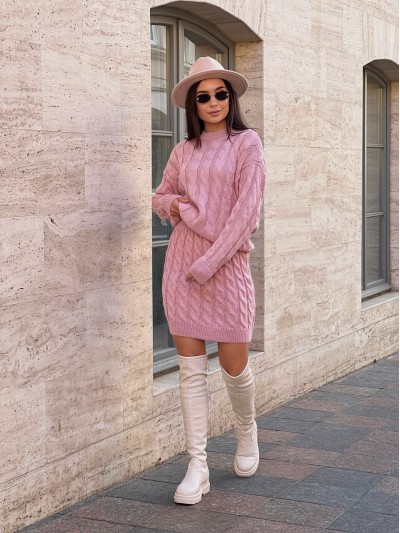 Жіночий в'язаний костюм зі спідницею рожевого кольору 30425