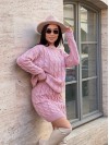 Жіночий в'язаний костюм зі спідницею рожевого кольору 30425