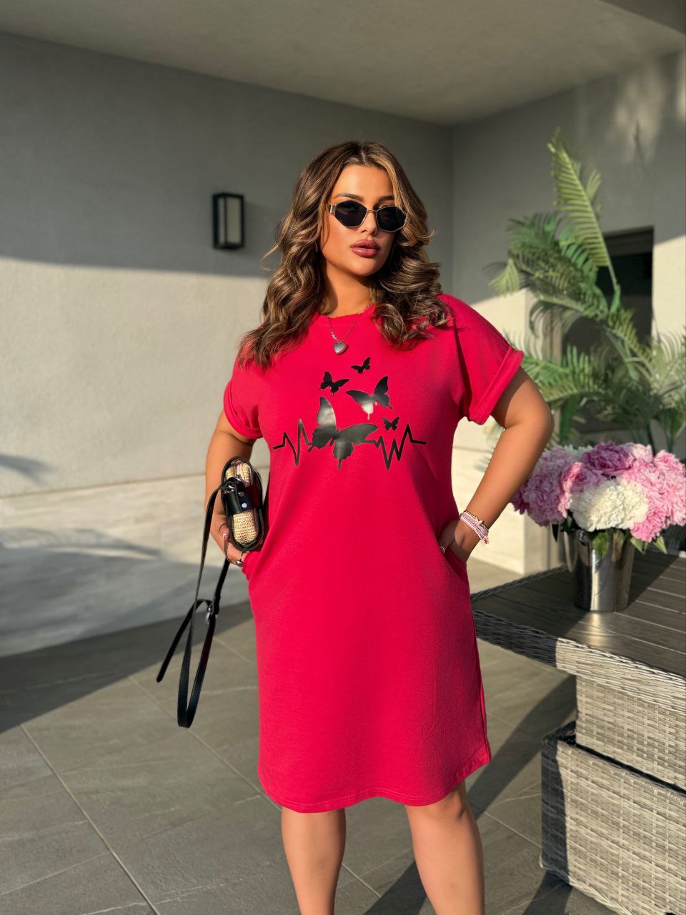 Жіноча літня сукня з малюнком малинового кольору 33490