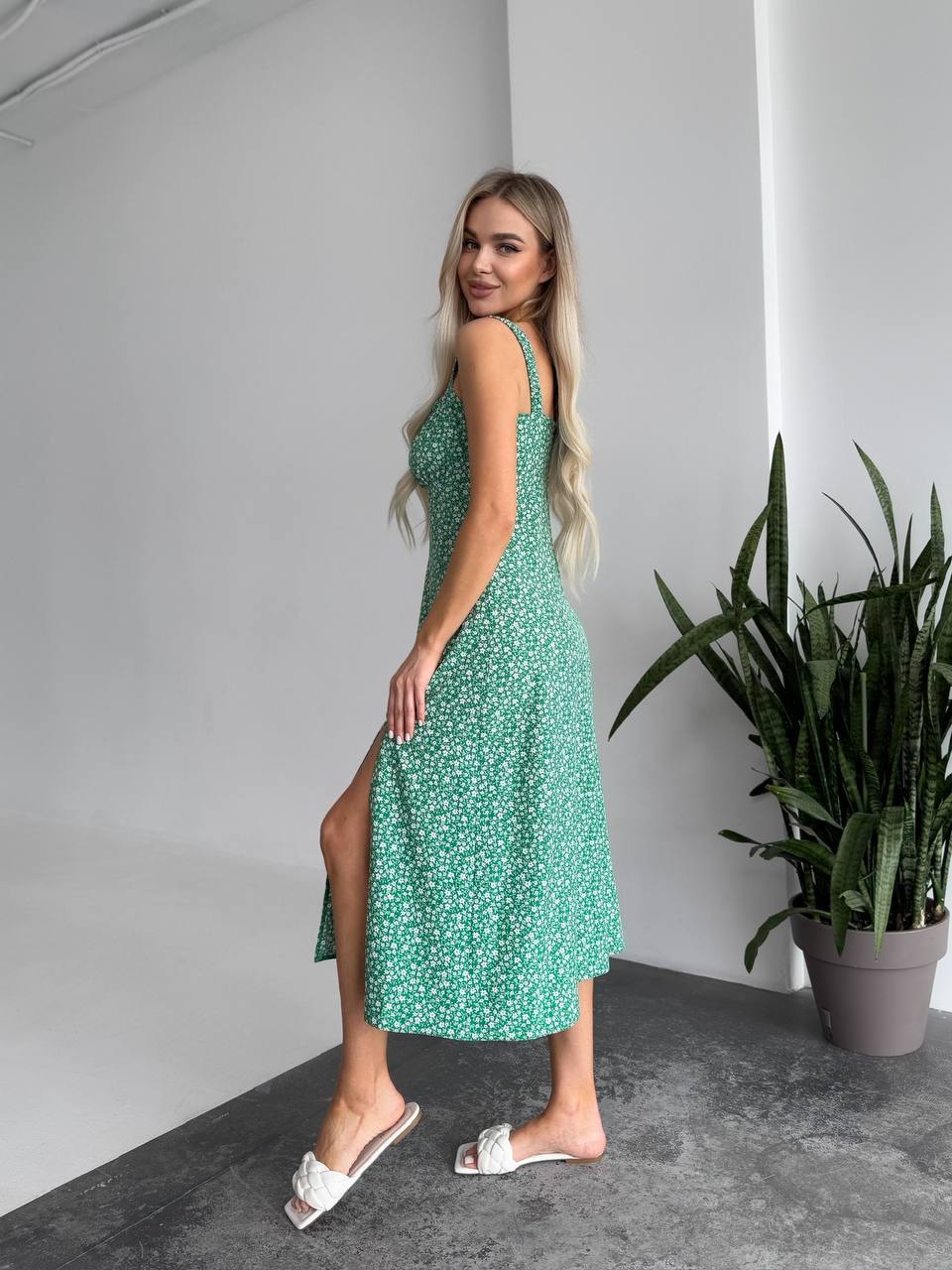 Жіноче літня сукня в квітку зеленого кольору 33502