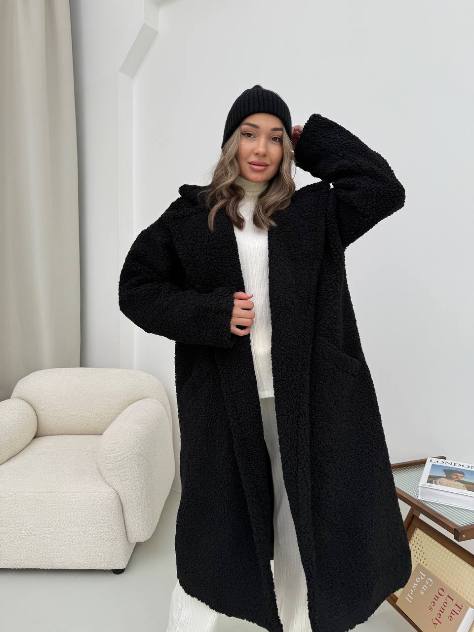 Жіноче тепле пальто з хутра Тедді чорного кольору 30109