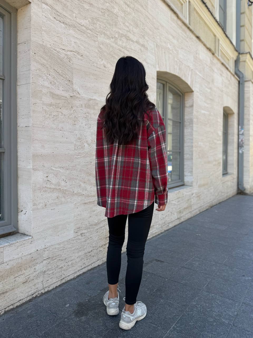 Жіноча байкова сорочка в клітинку вiльного бордового кольору 35643