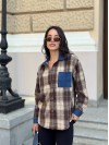 Жіноча байкова сорочка в клітинку з джинсовими вставками кавового кольору 35090