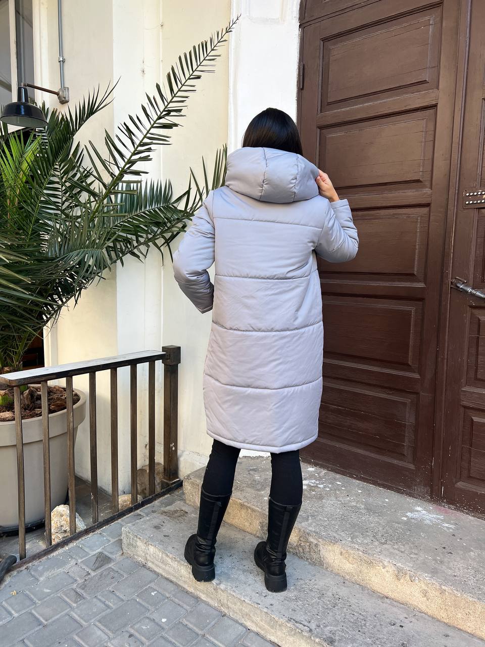 Жіноча базова куртка з капюшоном сiрого кольору 35272