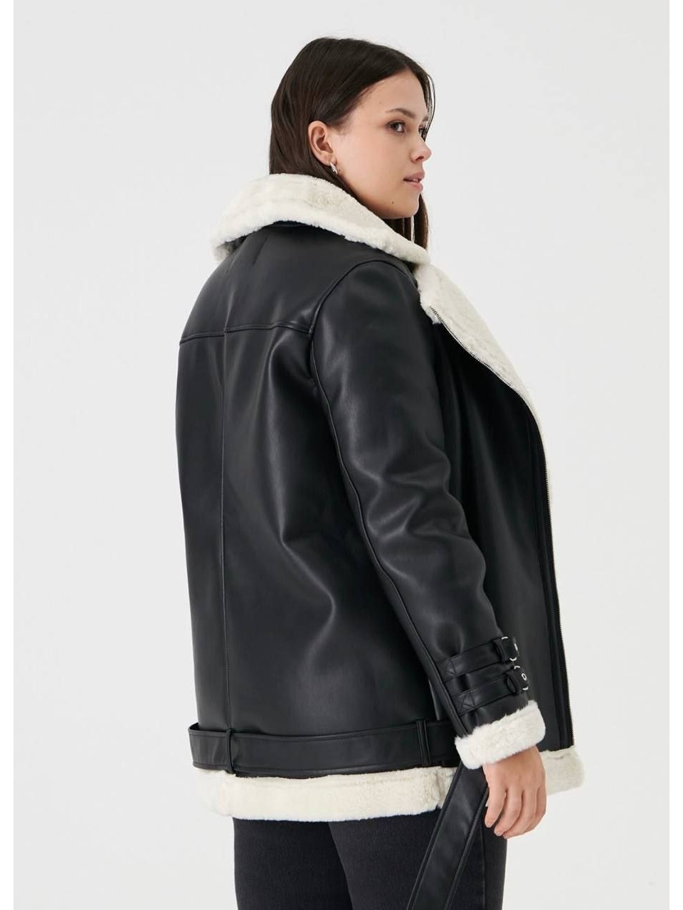 Жіноча дублянка на запах чорного кольору 35978