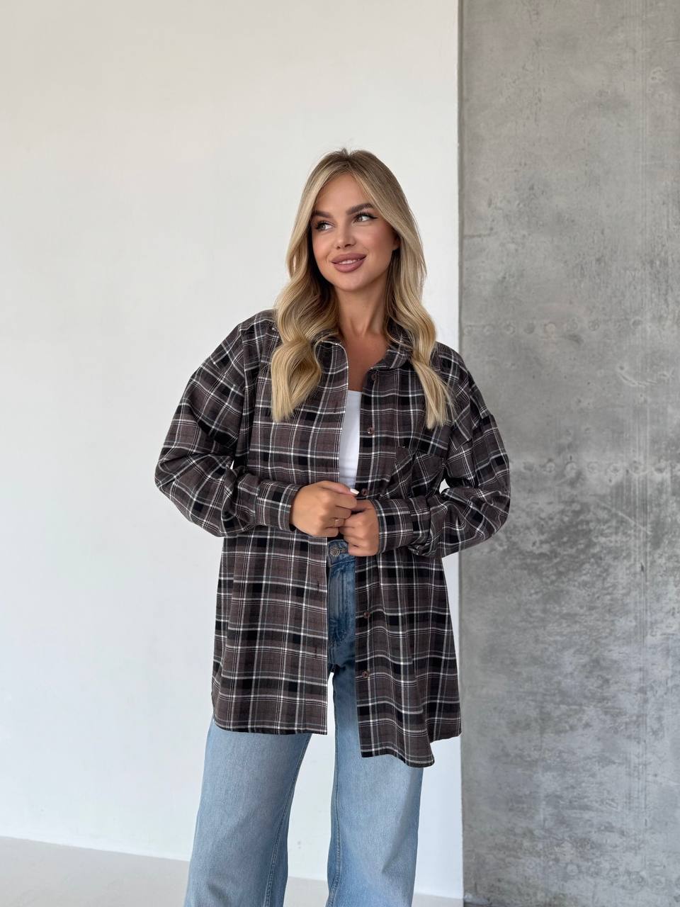Жіноча фланелева сорочка в клітинку графiтового кольору 34151