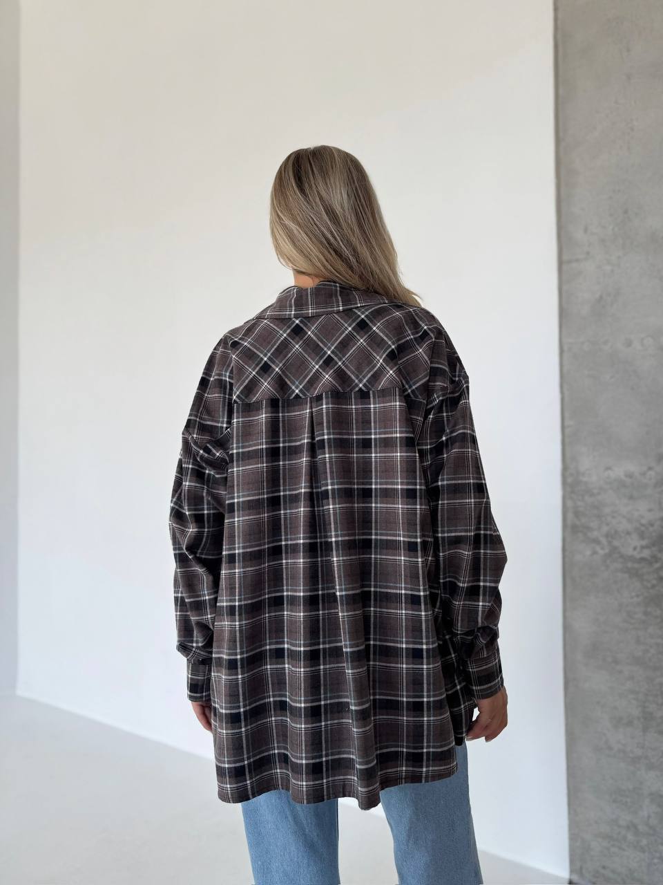 Жіноча фланелева сорочка в клітинку графiтового кольору 34151