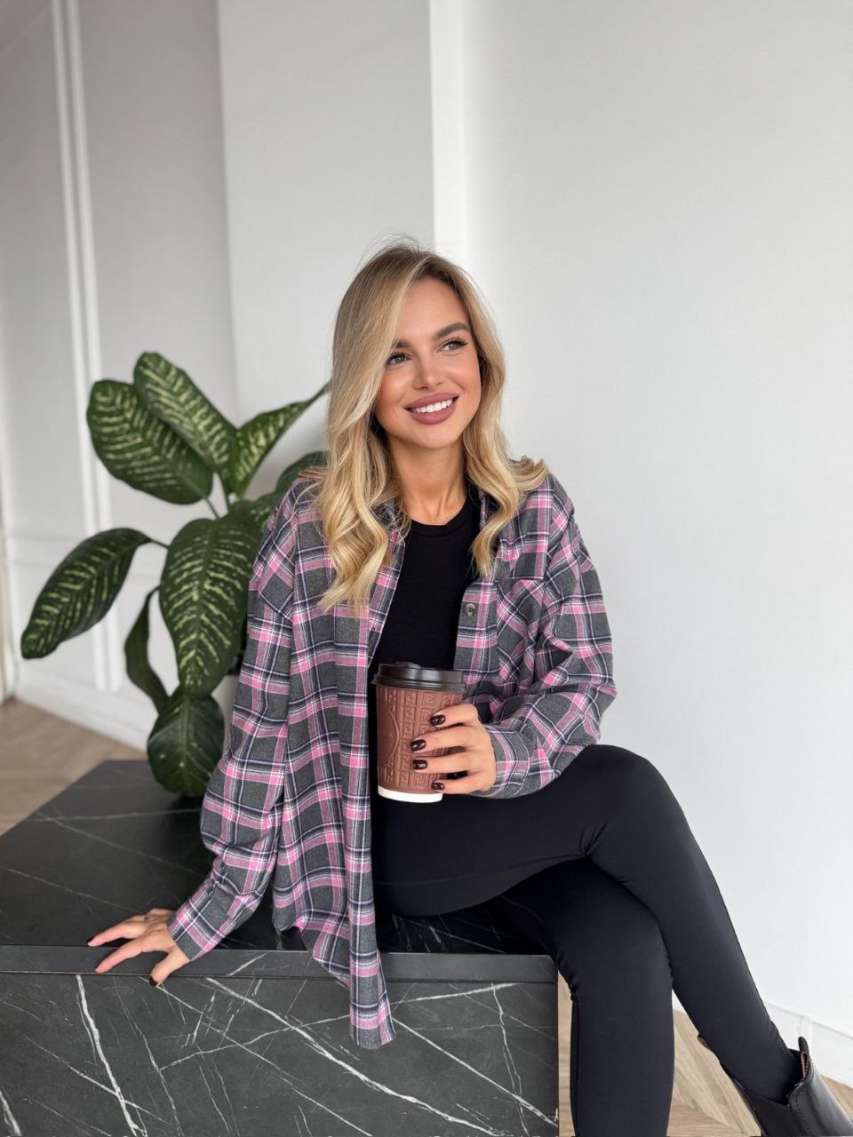 Жіноча фланелева сорочка в клітинку графiтового кольору 35246