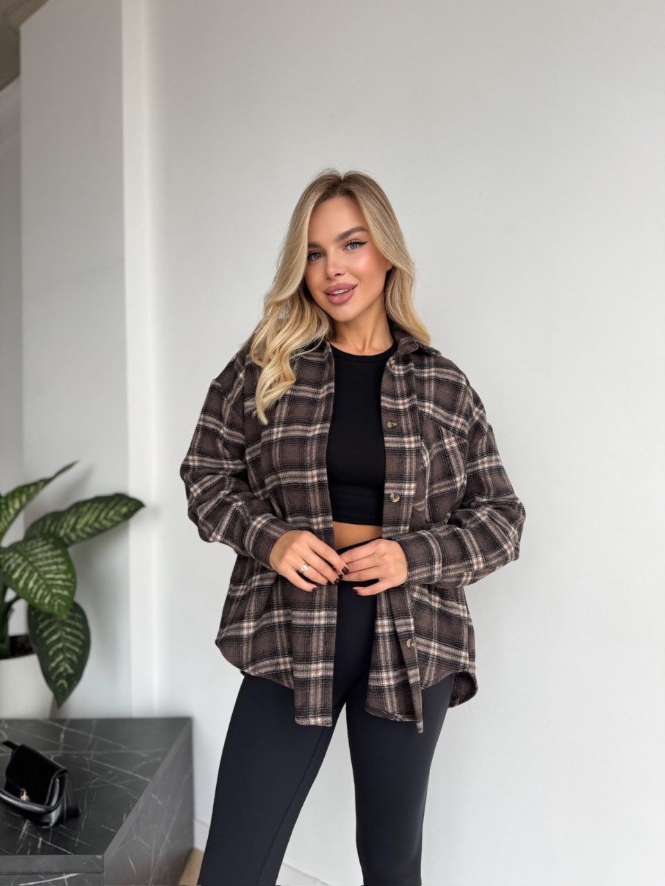Жіноча фланелева сорочка в клітинку коричневого кольору 35245
