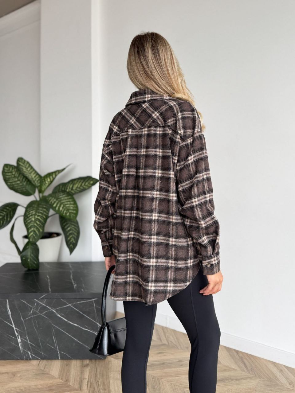 Жіноча фланелева сорочка в клітинку коричневого кольору 35245