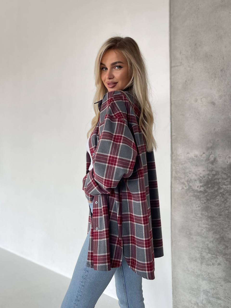 Жіноча фланелева сорочка в клітинку сiрого кольору 31211