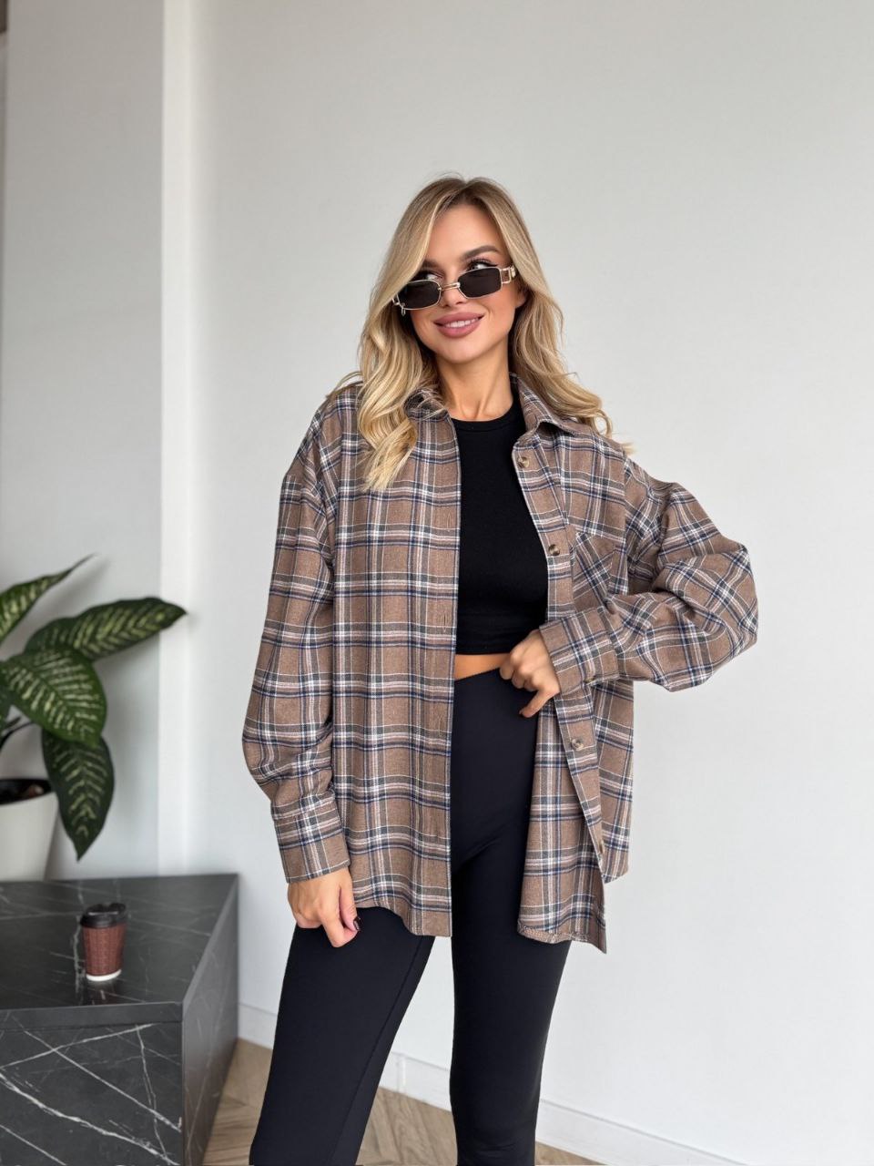 Жіноча фланелева сорочка в клітинку темно-бежевого кольору 35247