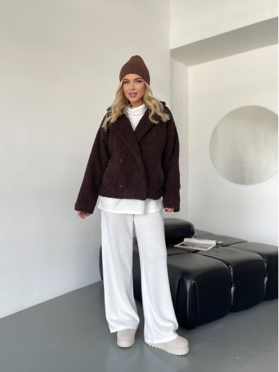 Жіноча коротка шуба-куртка з букле коричневого кольору 35406