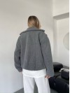 Жіноча коротка шуба-куртка з букле сiрого кольору 35408