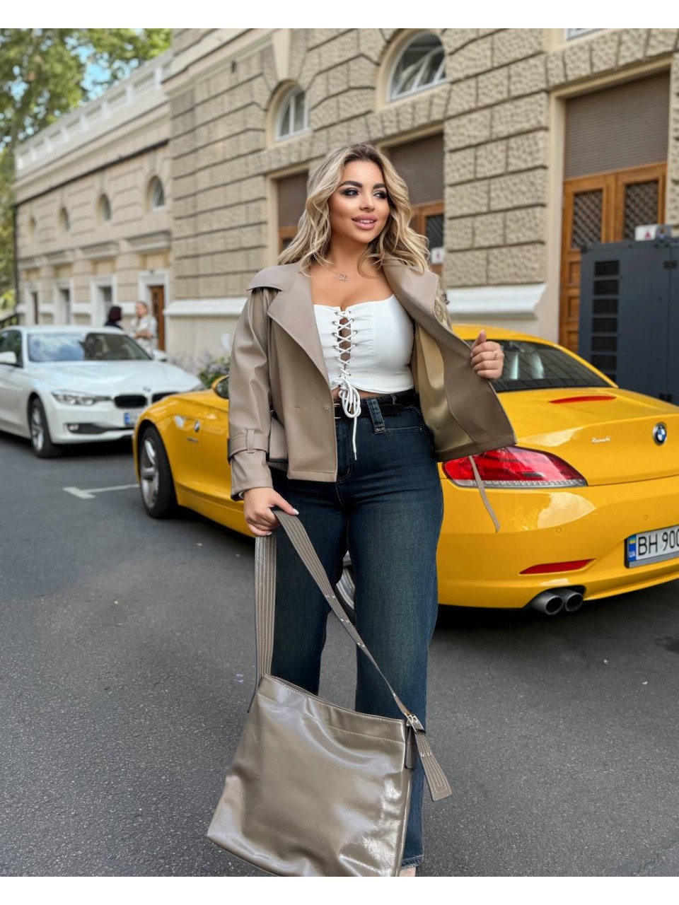 Жіноча куртка-косуха з еко-шкіри бежевого кольору 34640