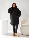 Жіноча куртка стьобана з капюшоном чорного кольору 34497