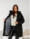 Жіноча куртка стьобана з капюшоном чорного кольору 34497