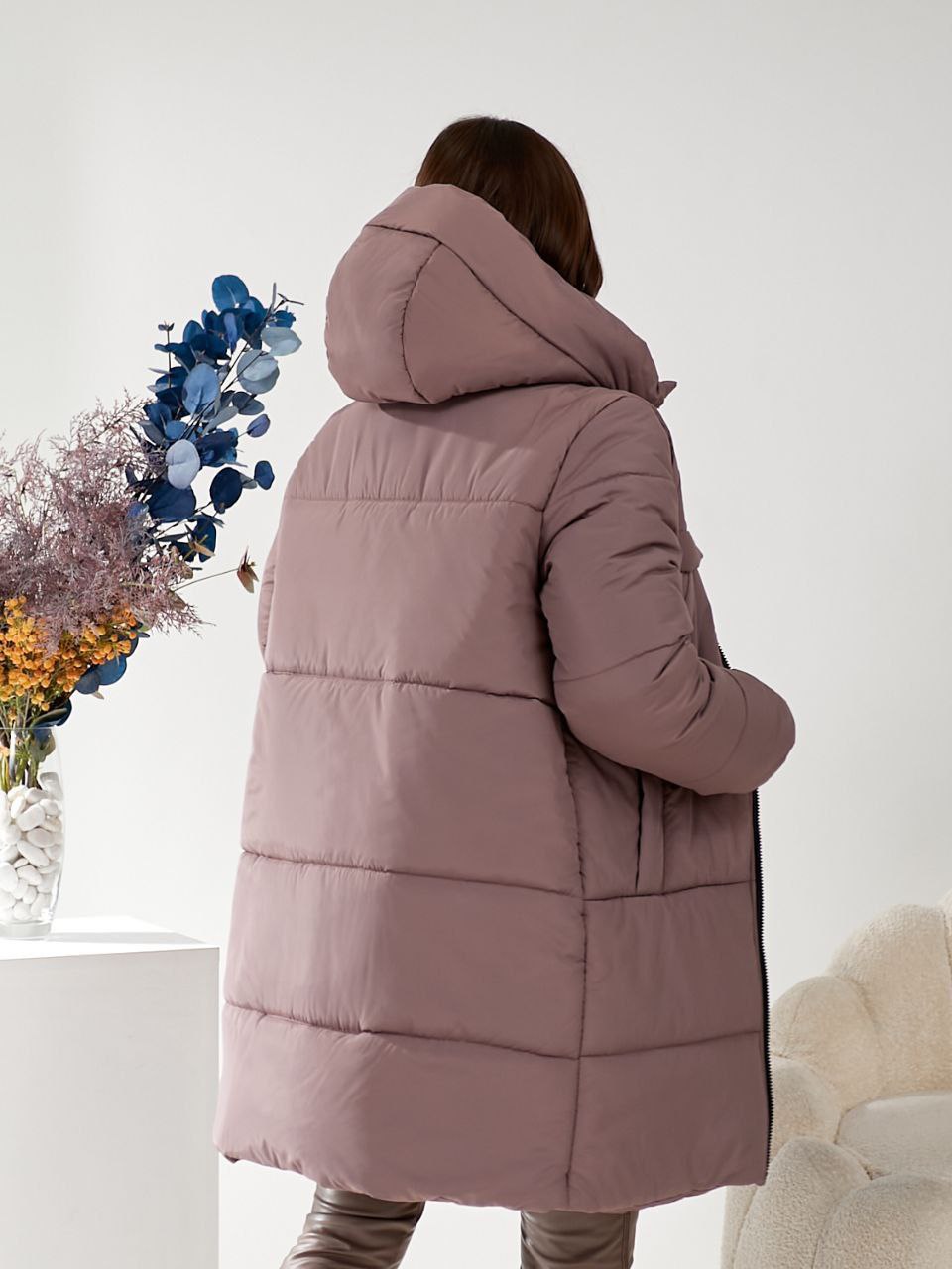 Жіноча куртка стьобана з капюшоном пудрового кольору 34500