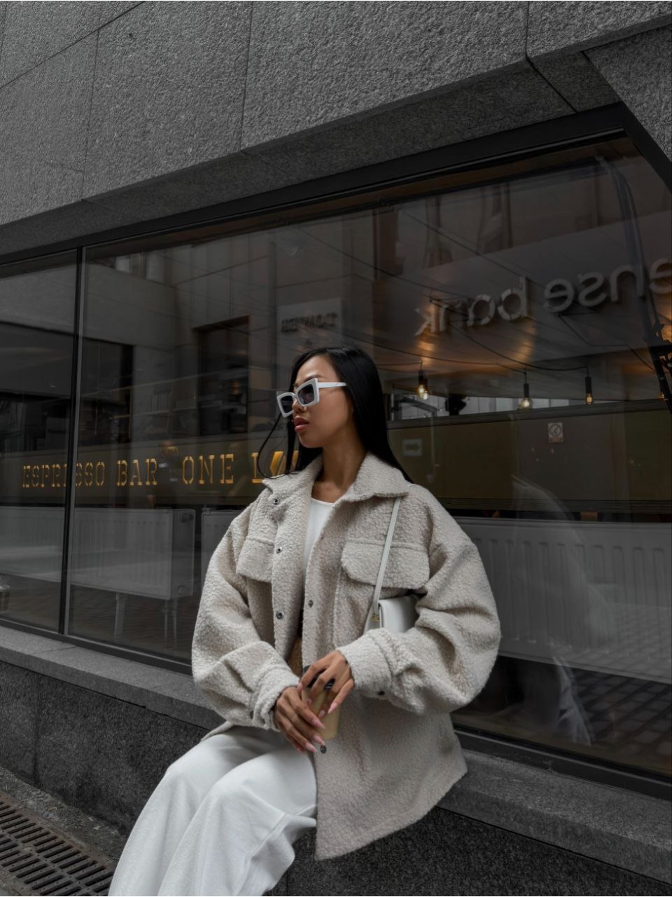 Жіноча сорочка букле бежевого кольору 35525