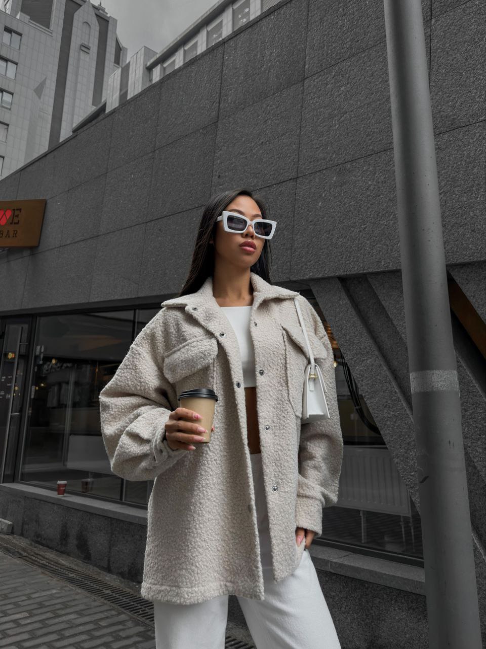 Жіноча сорочка букле бежевого кольору 35525