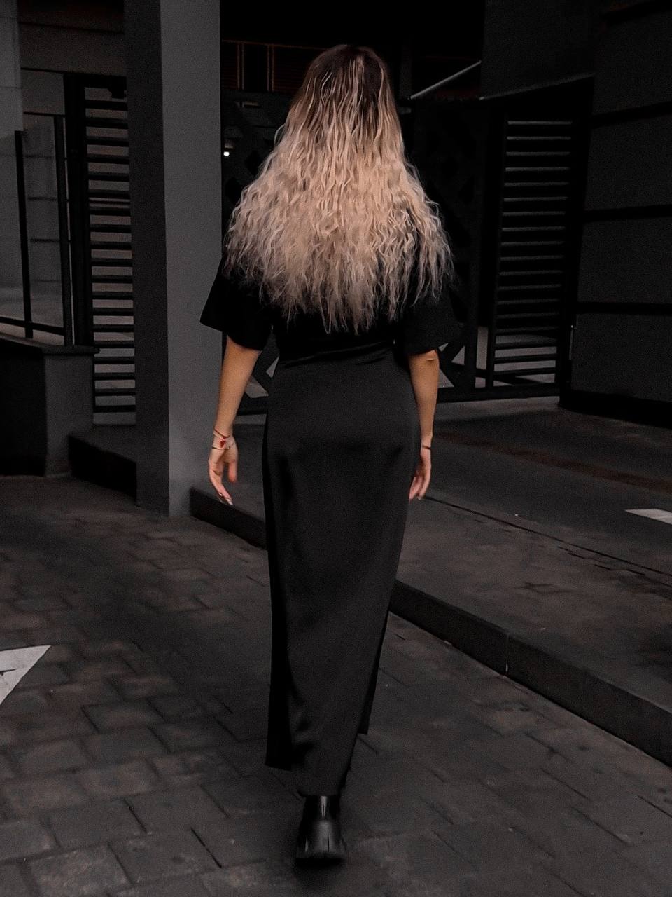 Жіноча спідниця шовкова максі чорного кольору 34631