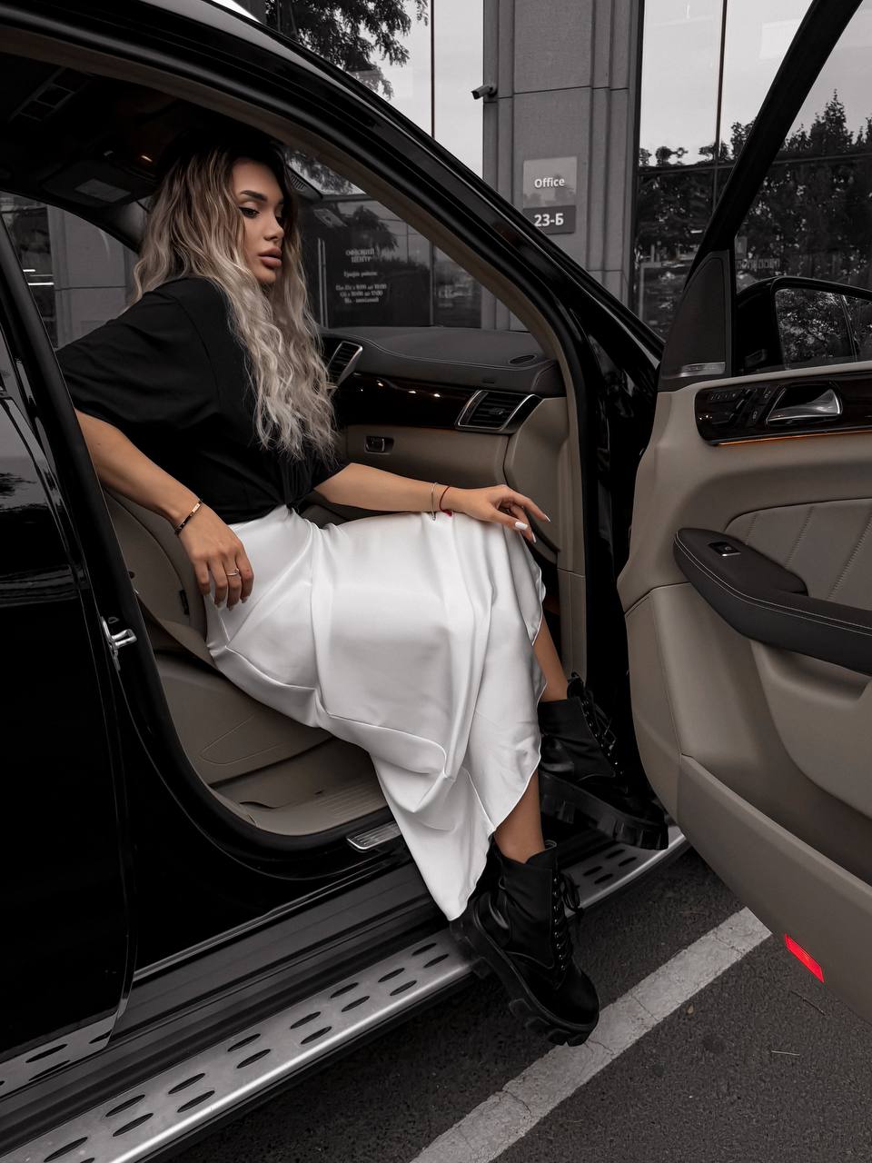 Жіноча спідниця шовкова максі молочного кольору 34632