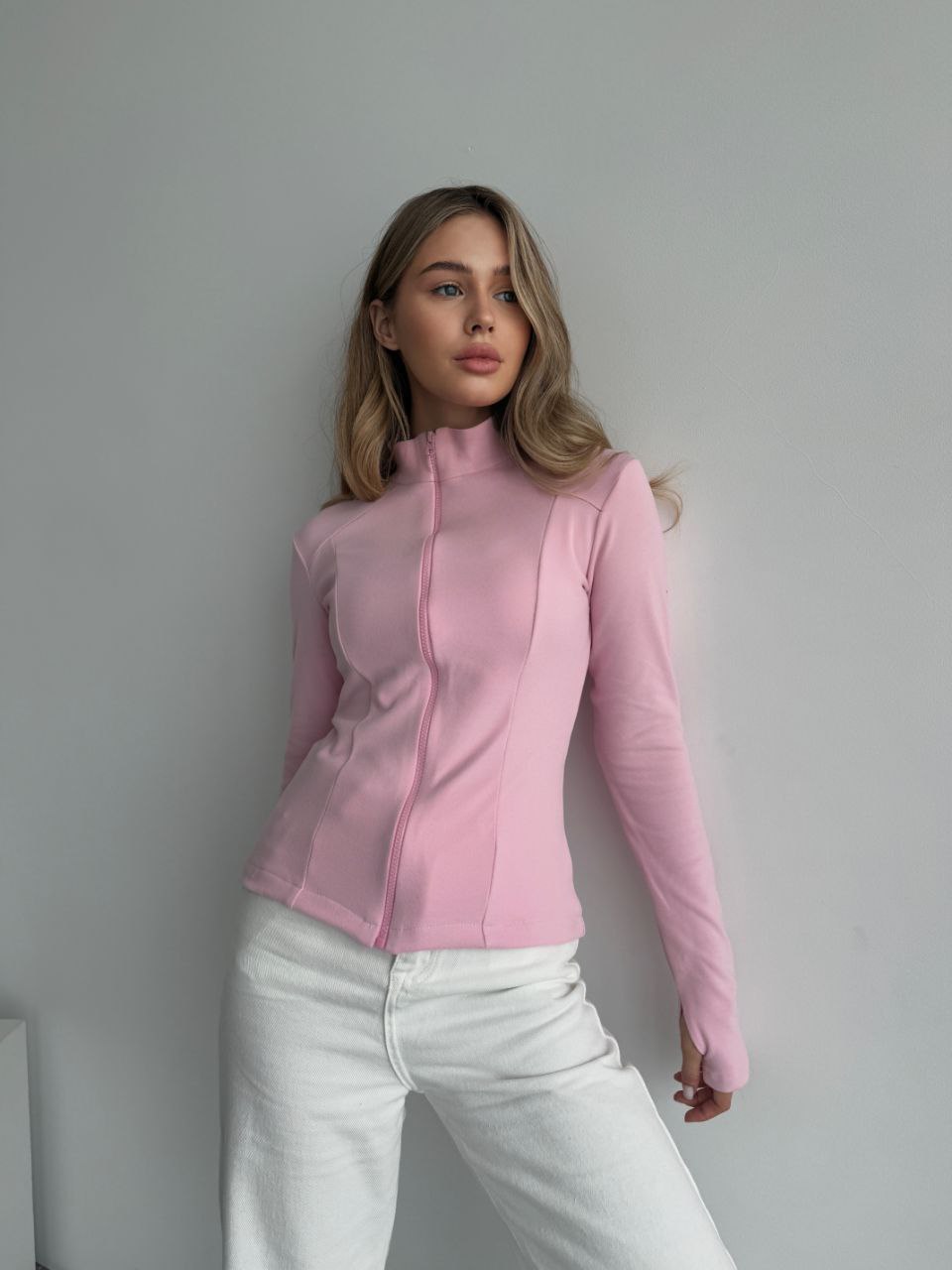 Женская теплая кофта на змейке розового цвета 35588