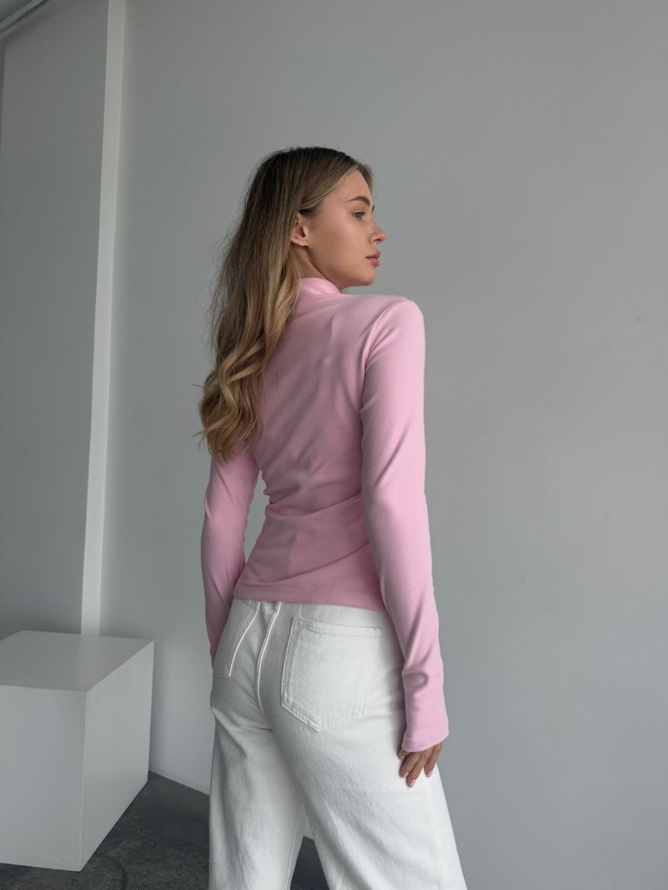 Женская теплая кофта на змейке розового цвета 35588