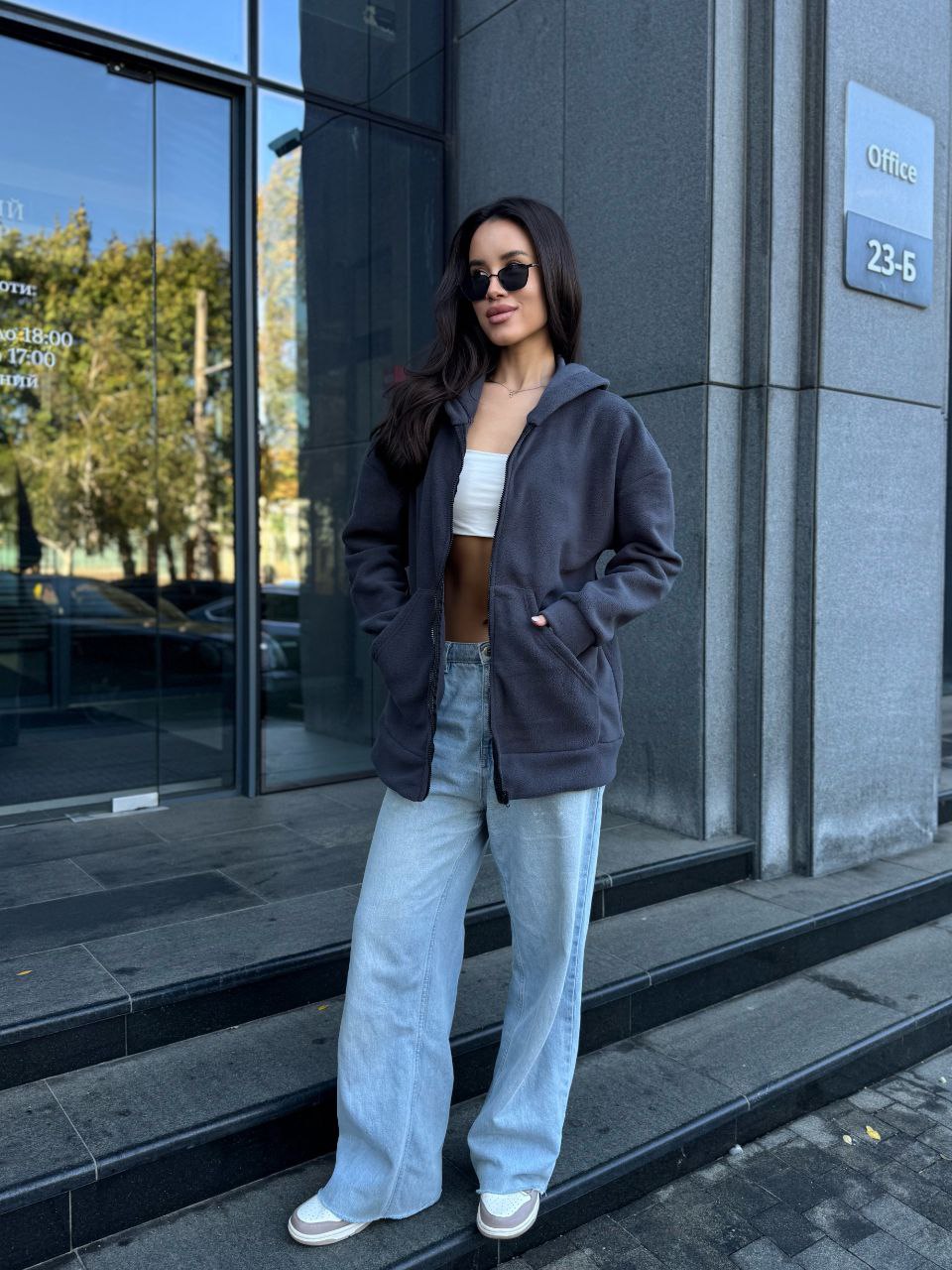 Жіноча тепла кофта на змiйцi вiльного крою графiтового кольору 34941