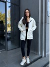 Женская теплая кофта свободного кроя молочного цвета 34937