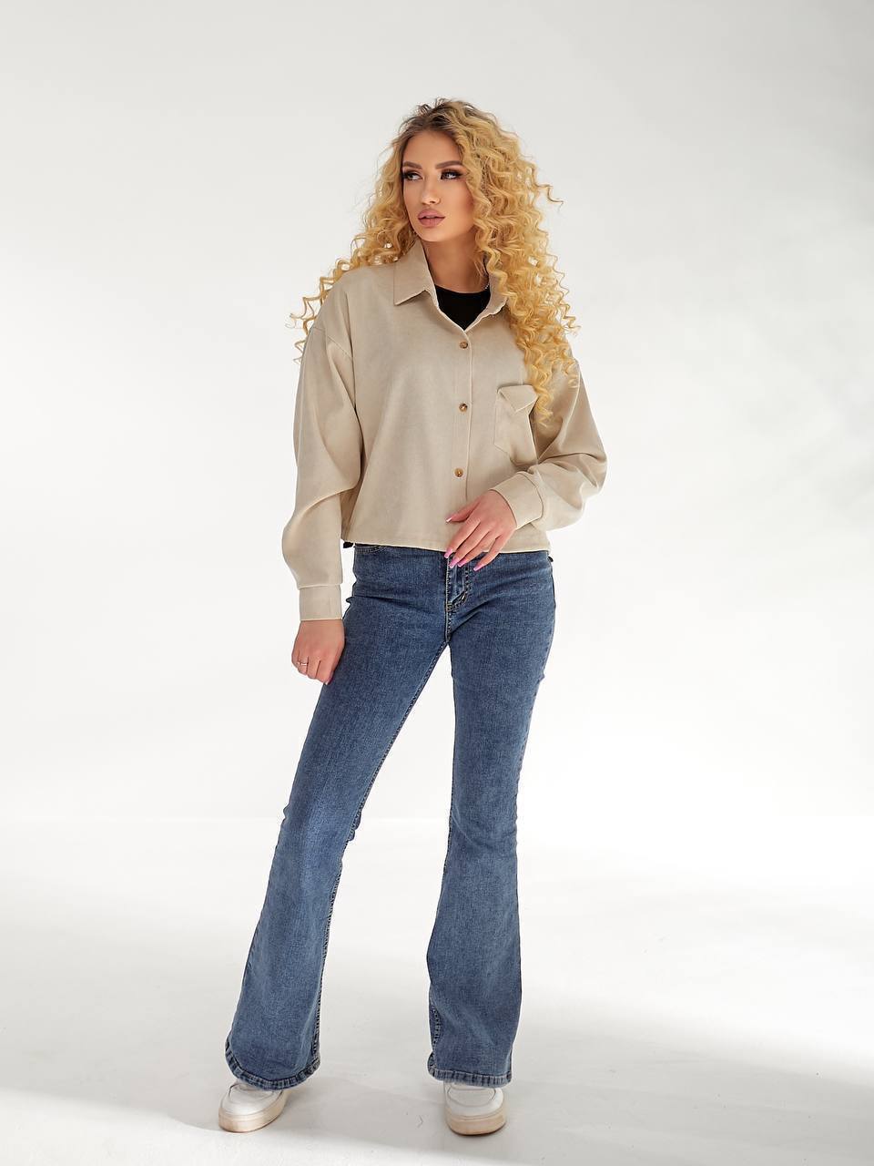 Жіноча вельветова сорочка на резинці бежевого кольору 34231