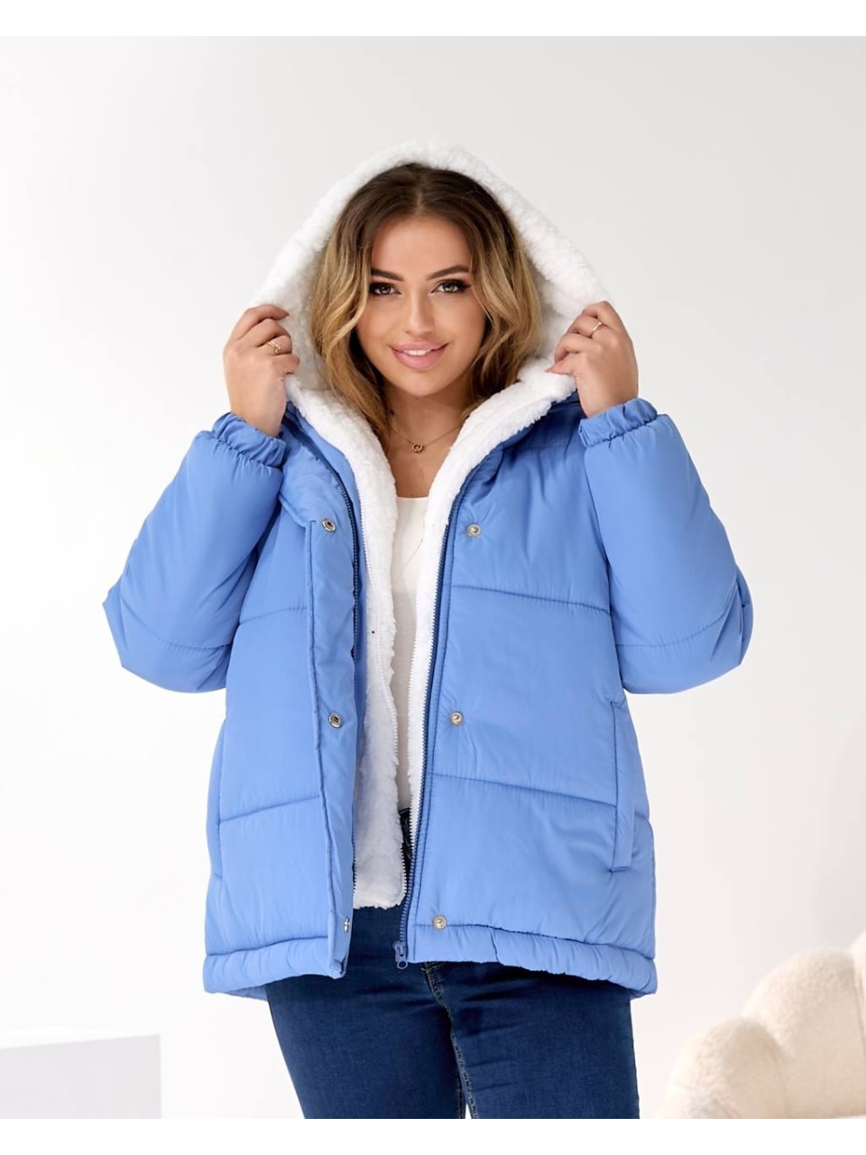 Женская зимняя куртка голубого цвета 36063