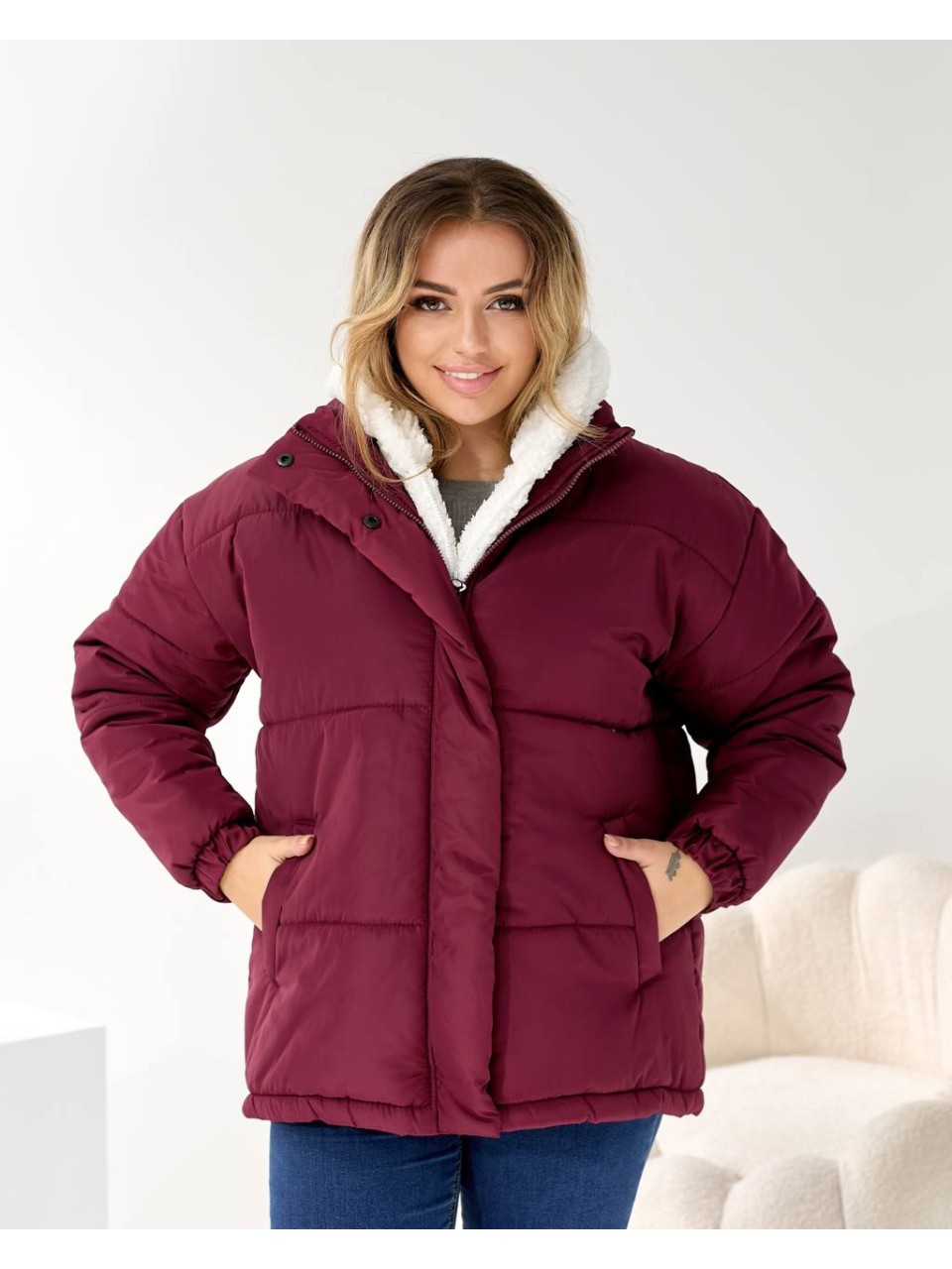 Жіноча зимова куртка бордового кольору 36062