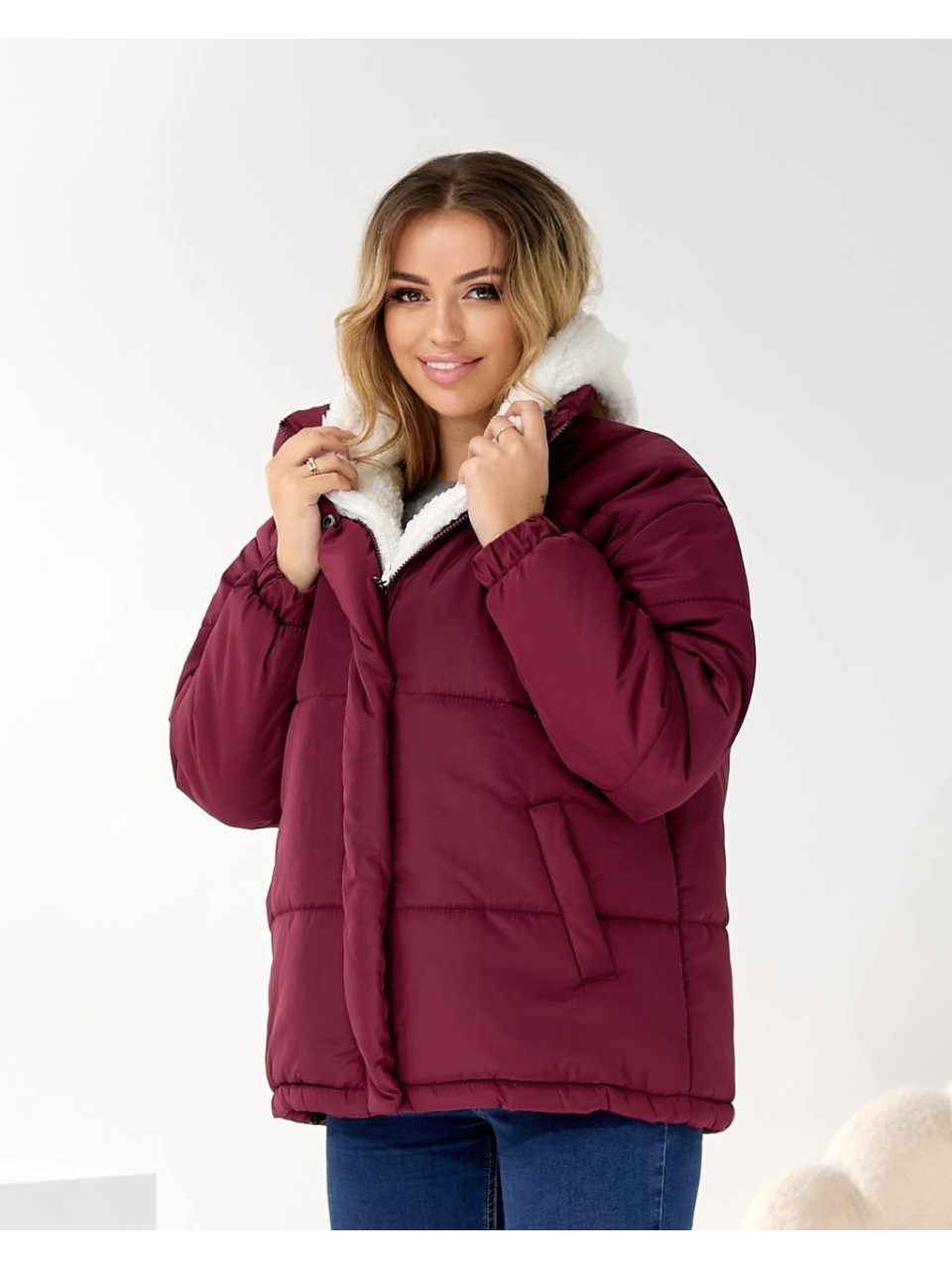 Жіноча зимова куртка бордового кольору 36062
