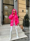 Жіноча зимова куртка с капюшоном малинового кольору 35264