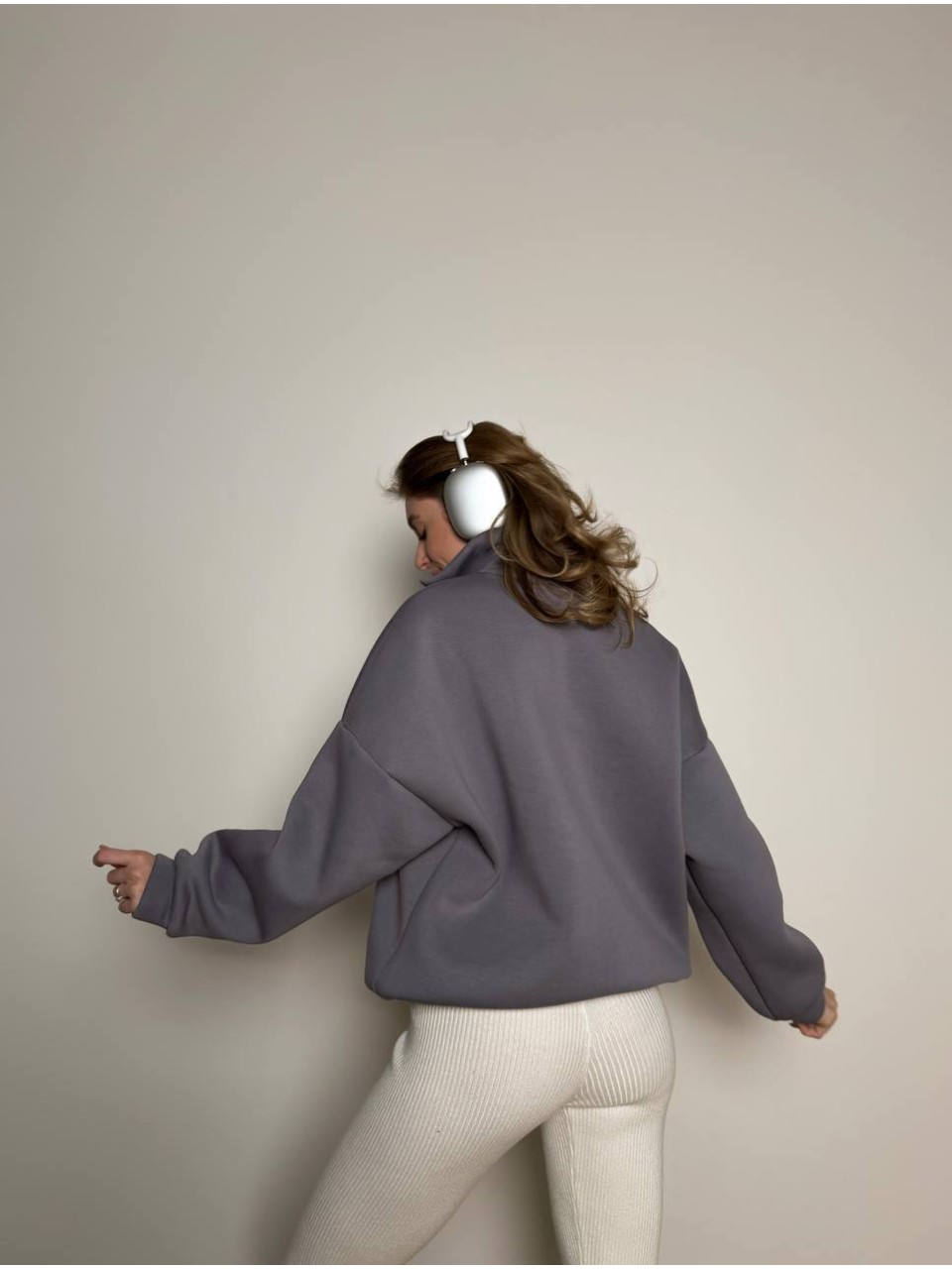 Женское худи свободного кроя графитового цвета 34530