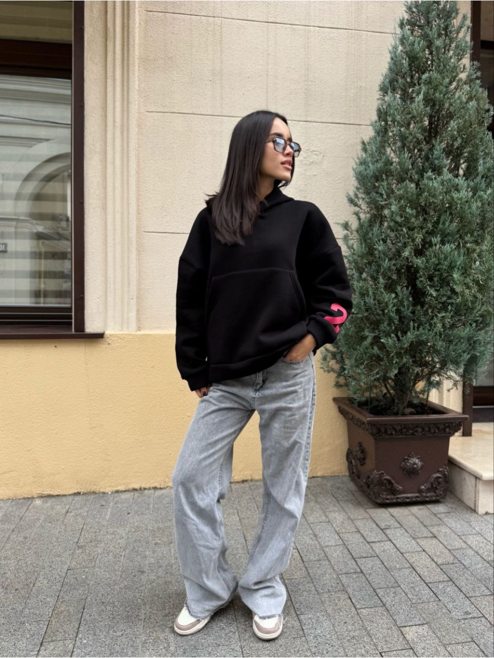 Женское спортивное худи на флисе черного цвета 35499